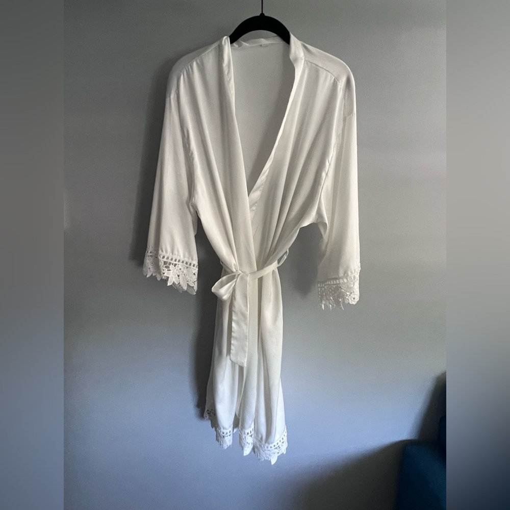 White Satin Lace Kimono Robe – Plus Size (XXL/XXXL)